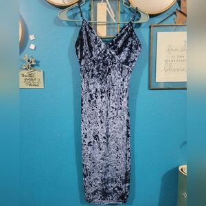 Chic Strapless Velvet Dress in Deep Blue